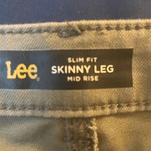 Lee skinny leg mid rise olive green jeans size 8
